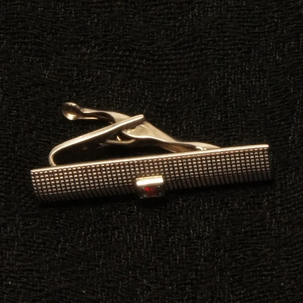 Vintage Tie Clip Silver‎ Tone Textured Bar Red Rhinestone Accent Classic Tie Bar